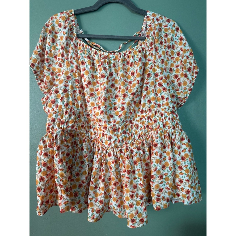 Torrid Women's Size 2 Floral Top Cottagecore Coastal Resortwear Spring Summer